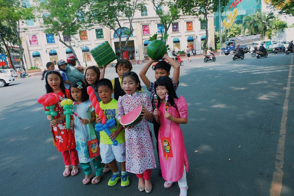 西瓜与越南儿童