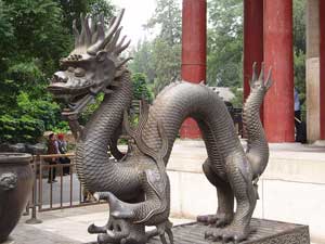 北京颐和园仁寿殿前的龙