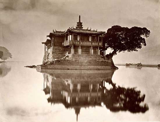 闽江金山寺，John Thomson 摄于1871年