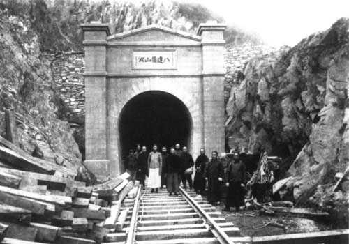 八达岭隧洞竣工时工程人员合影（1908年）