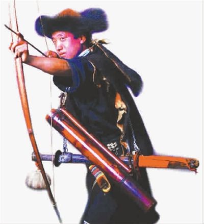 珞巴族猎人，手持阿宾肯日发明的弓箭