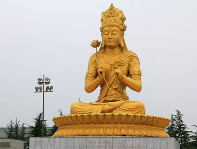 阿弥陀佛的胁持菩萨铜像